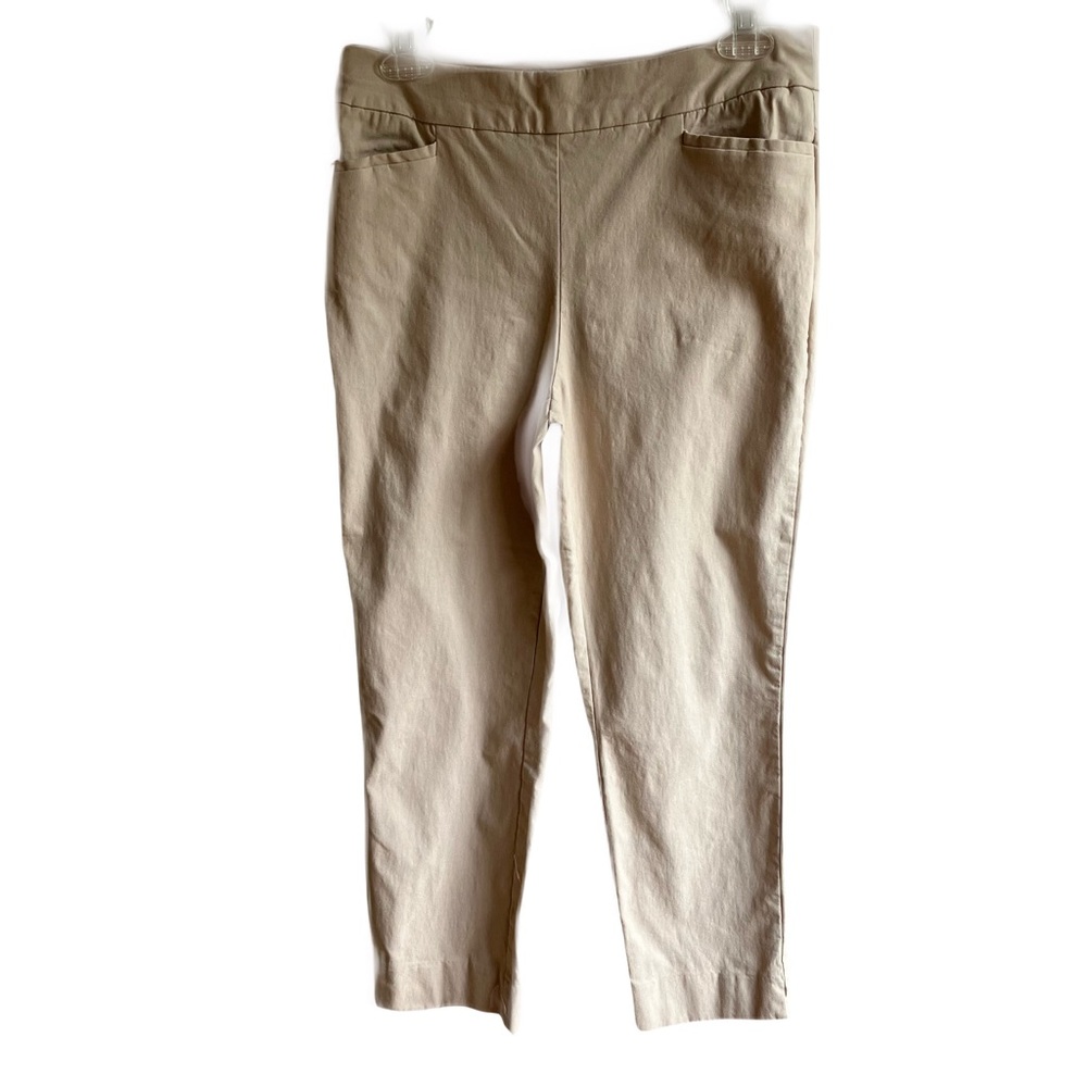 Chico's Beige Straight Leg Pull On Stretch Pants Size 6 Pockets Spring Normcore
